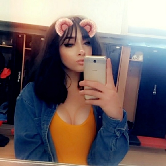 Meet your Posher! - Picture 1 of 2